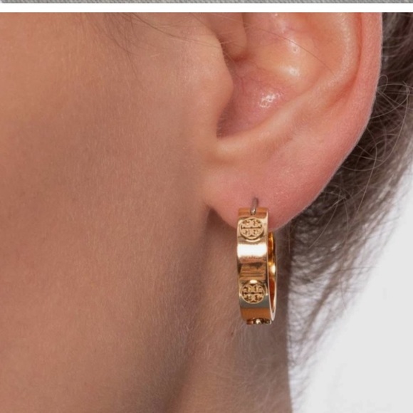 Tory Burch Miller Logo Huggie Gold Hoop Earrings NWT. Retails: $128 - Picture 8 of 8